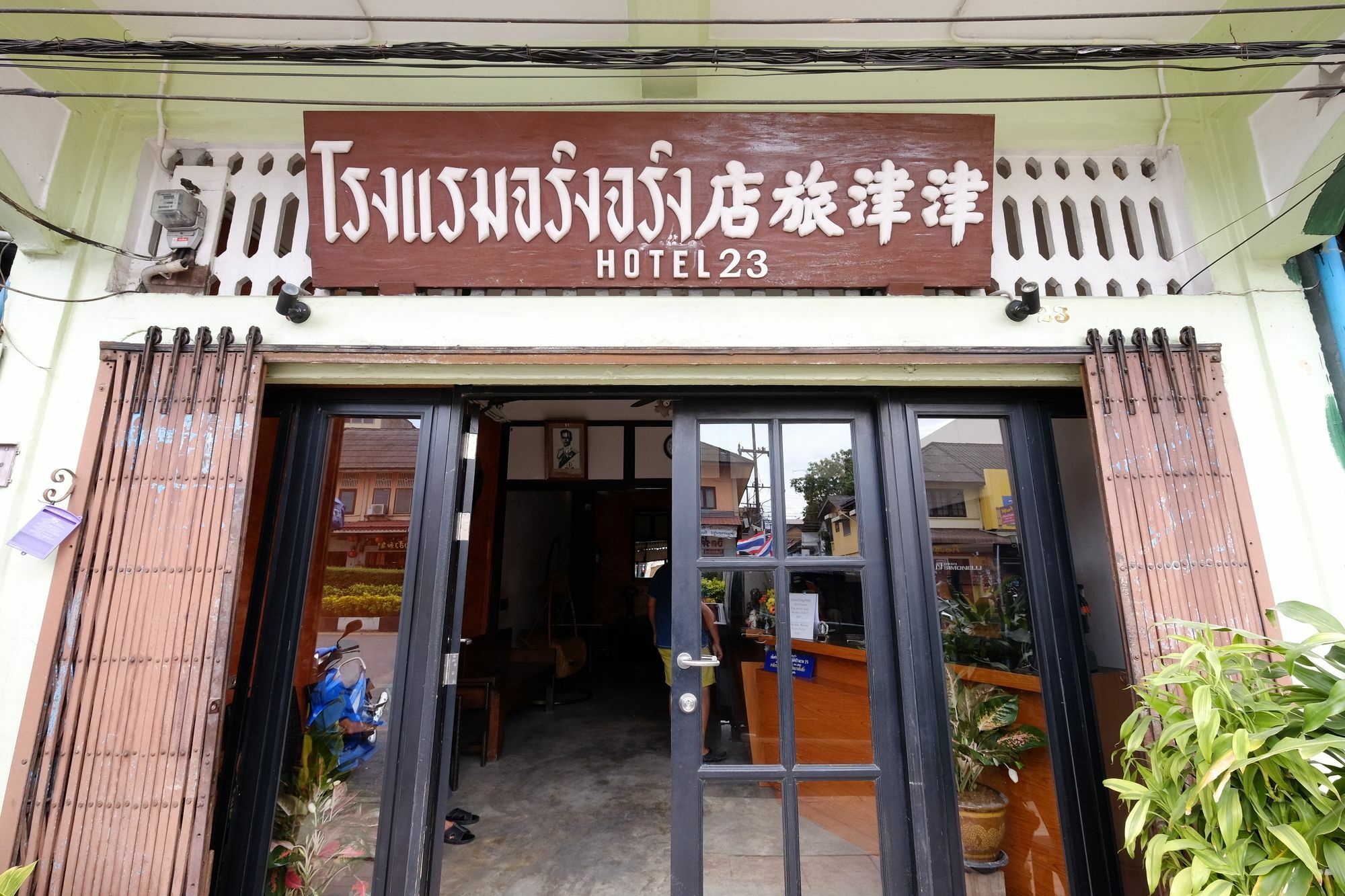 The Midtown Hotel And Cafe Trang Exterior photo